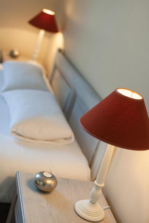 Le Corbeau Hotel Auxonne Room photo