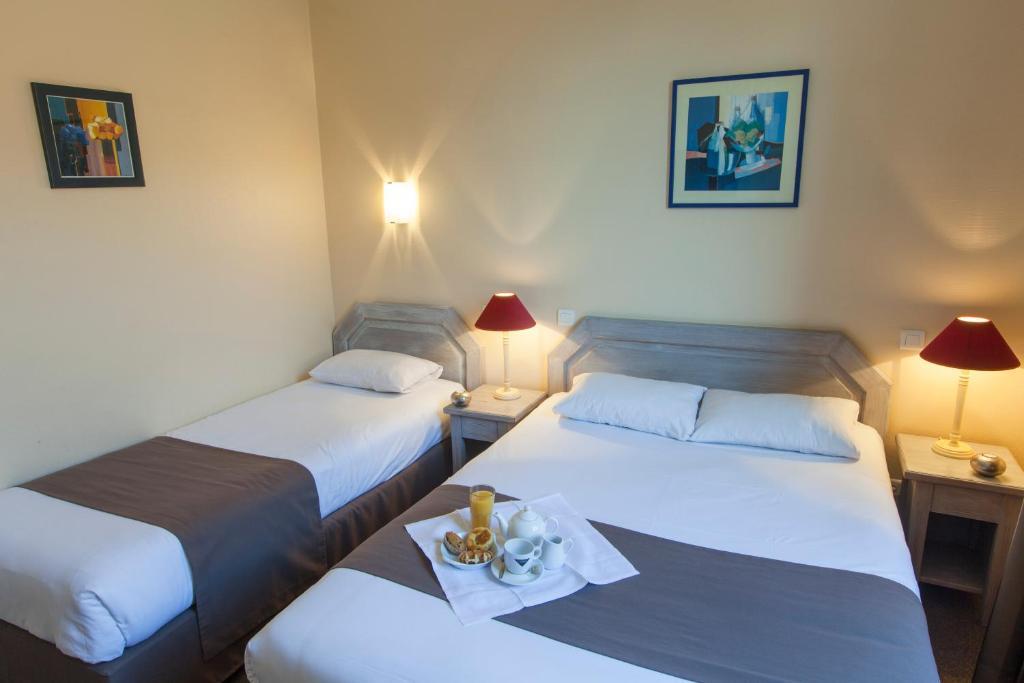 Le Corbeau Hotel Auxonne Room photo