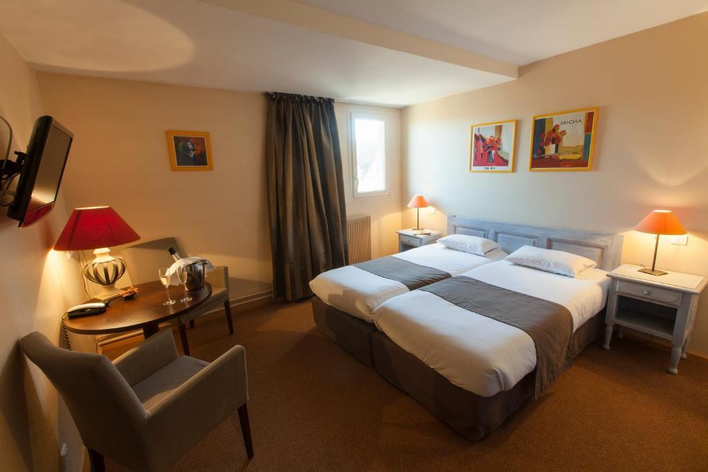 Le Corbeau Hotel Auxonne Room photo